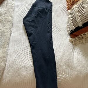 True Navy Wunder Train Leggings cropped